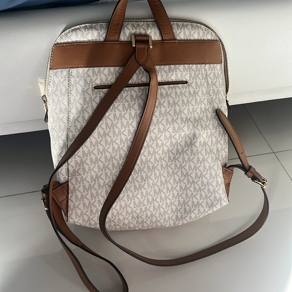 Michael Kors Rhea Medium slim backpack (vanilla) - Picture 2 of 3